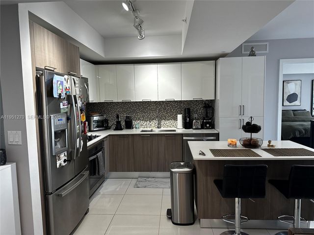 5252 NW 85th Ave 703, Doral, FL 33166