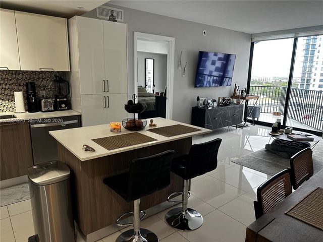 5252 NW 85th Ave 703, Doral, FL 33166