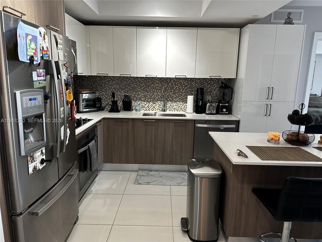 5252 NW 85th Ave 703, Doral, FL 33166