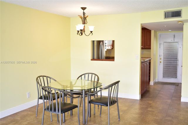 8901 Sunrise Lakes Blvd 211, Sunrise, FL 33322