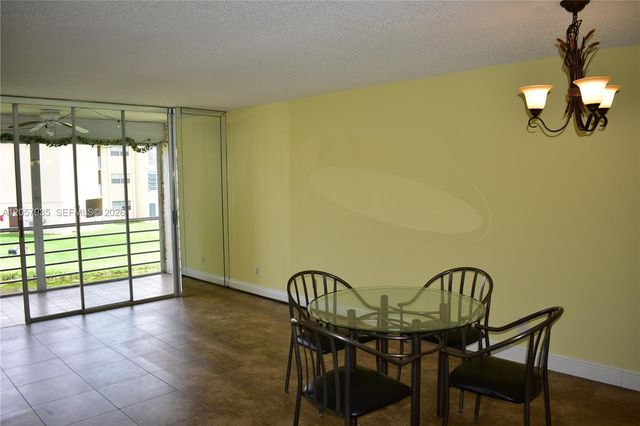 8901 Sunrise Lakes Blvd 211, Sunrise, FL 33322