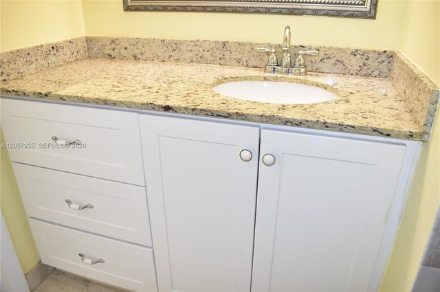 8901 Sunrise Lakes Blvd 211, Sunrise, FL 33322