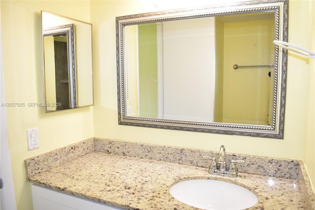 8901 Sunrise Lakes Blvd 211, Sunrise, FL 33322