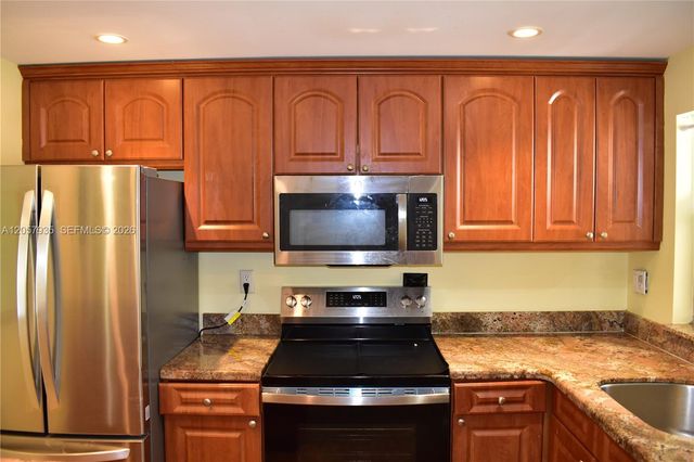8901 Sunrise Lakes Blvd 211, Sunrise, FL 33322