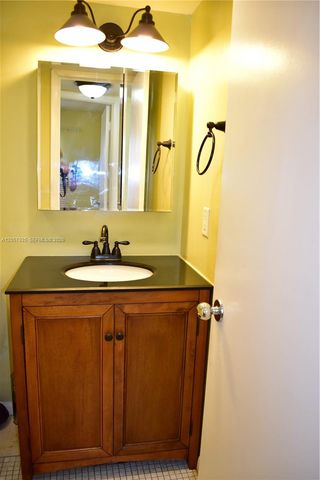 8901 Sunrise Lakes Blvd 211, Sunrise, FL 33322