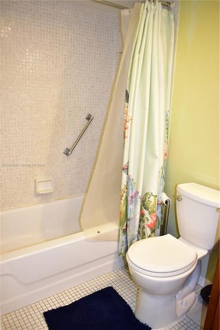 8901 Sunrise Lakes Blvd 211, Sunrise, FL 33322