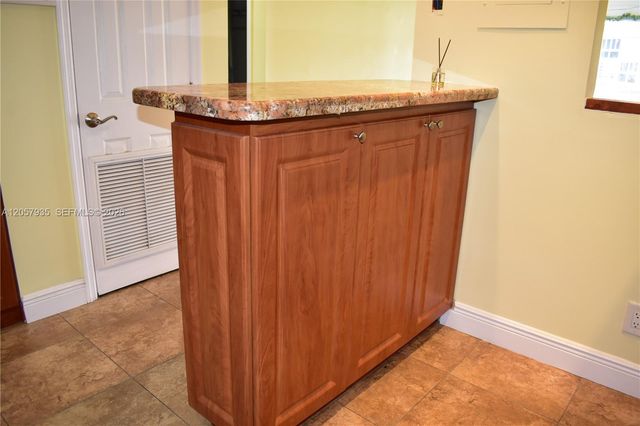 8901 Sunrise Lakes Blvd 211, Sunrise, FL 33322