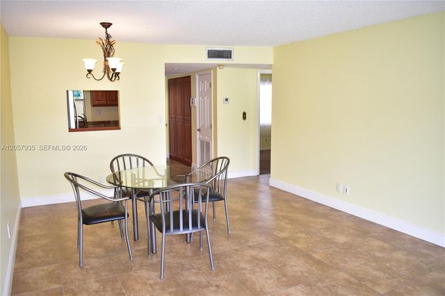 8901 Sunrise Lakes Blvd 211, Sunrise, FL 33322