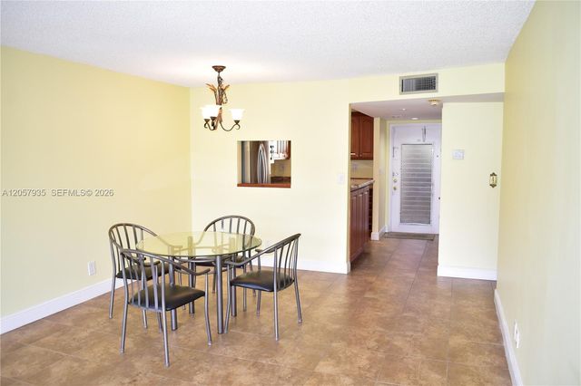 8901 Sunrise Lakes Blvd 211, Sunrise, FL 33322