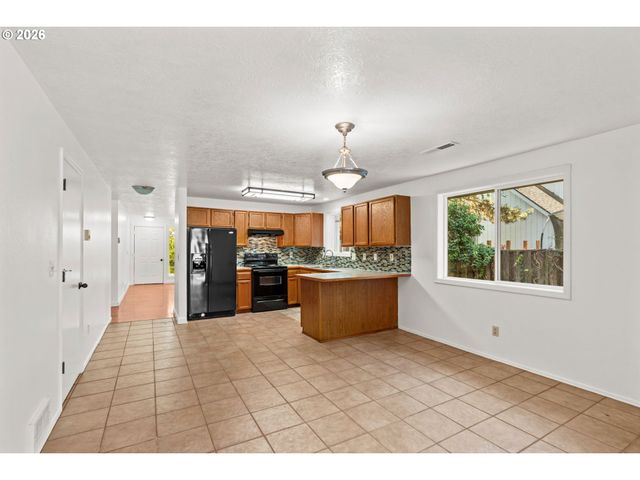 4624 Se GEARY St, Albany, OR 97322