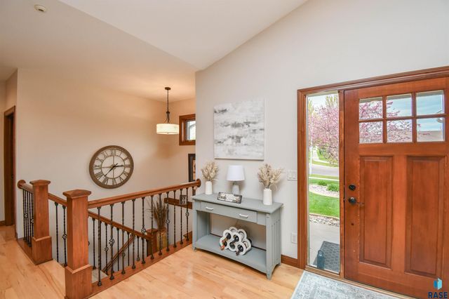 8117 S Grass Creek Dr Drive, Sioux Falls, SD 57108