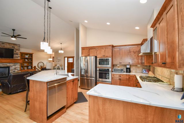 8117 S Grass Creek Dr Drive, Sioux Falls, SD 57108