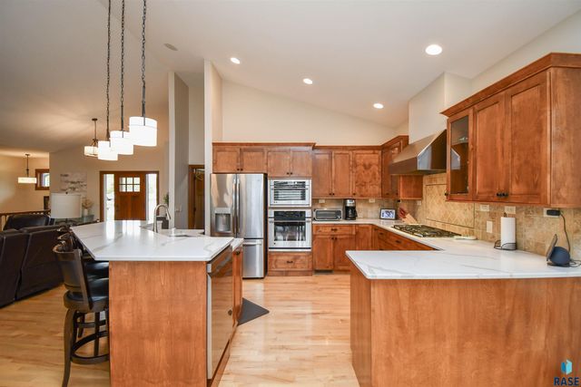 8117 S Grass Creek Dr Drive, Sioux Falls, SD 57108