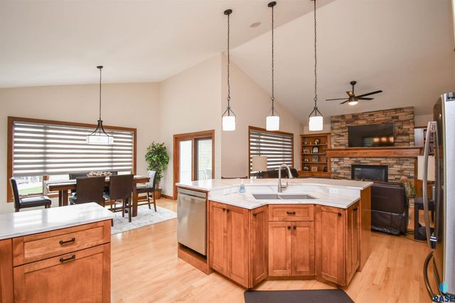 8117 S Grass Creek Dr Drive, Sioux Falls, SD 57108