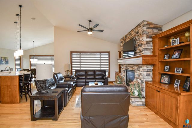 8117 S Grass Creek Dr Drive, Sioux Falls, SD 57108