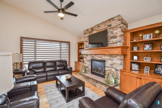 8117 S Grass Creek Dr Drive, Sioux Falls, SD 57108