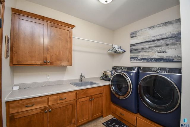 8117 S Grass Creek Dr Drive, Sioux Falls, SD 57108