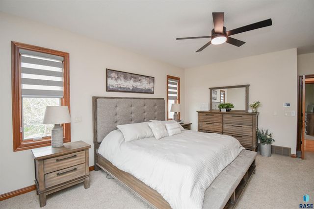 8117 S Grass Creek Dr Drive, Sioux Falls, SD 57108
