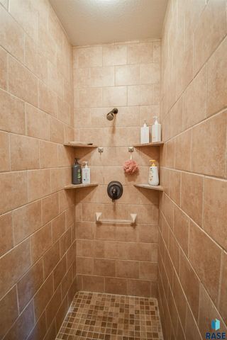 8117 S Grass Creek Dr Drive, Sioux Falls, SD 57108