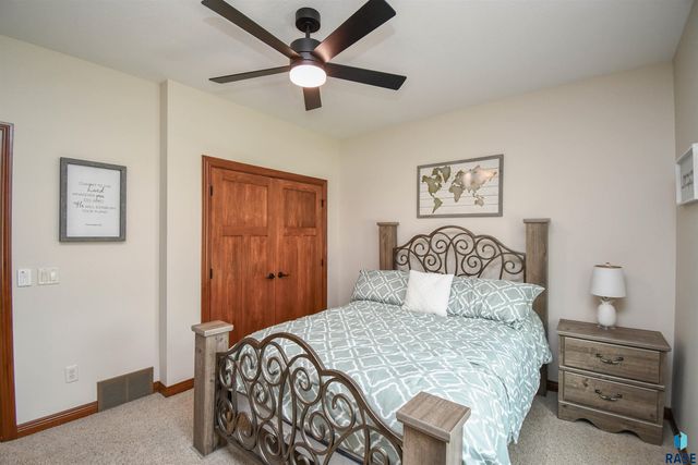 8117 S Grass Creek Dr Drive, Sioux Falls, SD 57108