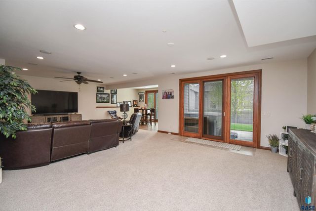 8117 S Grass Creek Dr Drive, Sioux Falls, SD 57108