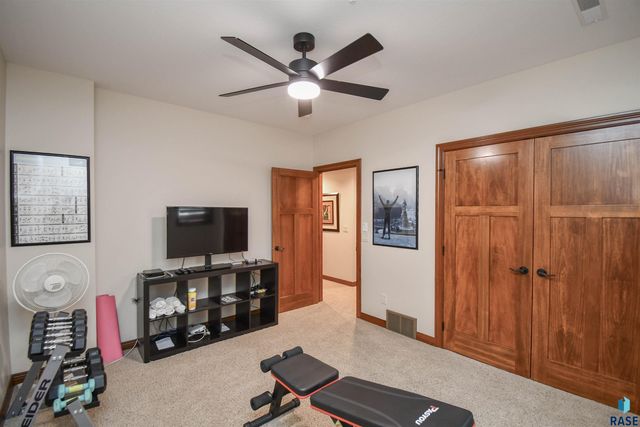 8117 S Grass Creek Dr Drive, Sioux Falls, SD 57108