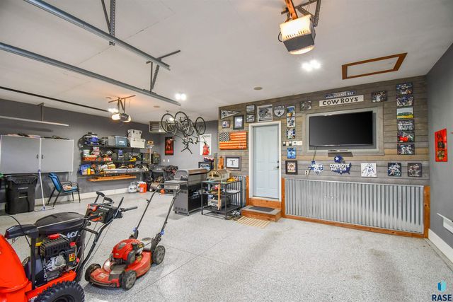 8117 S Grass Creek Dr Drive, Sioux Falls, SD 57108