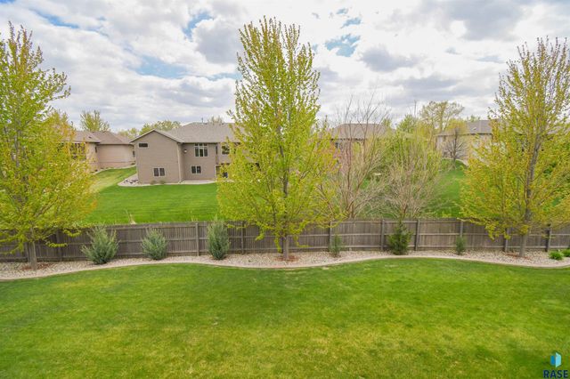 8117 S Grass Creek Dr Drive, Sioux Falls, SD 57108