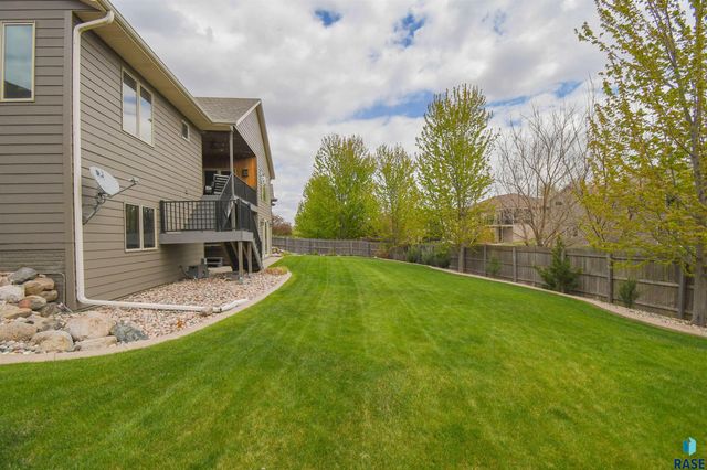 8117 S Grass Creek Dr Drive, Sioux Falls, SD 57108