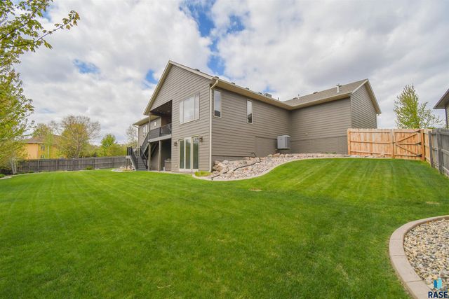 8117 S Grass Creek Dr Drive, Sioux Falls, SD 57108