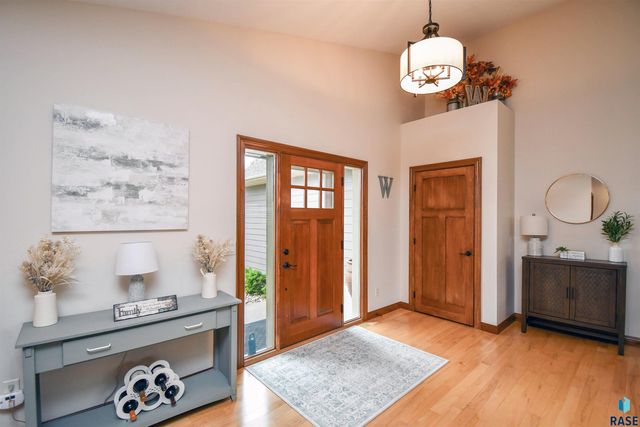 8117 S Grass Creek Dr Drive, Sioux Falls, SD 57108