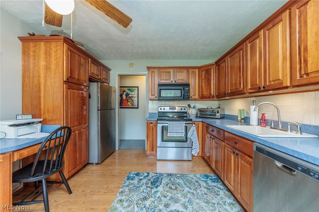 141 Sunset Drive, Berea, OH 44017