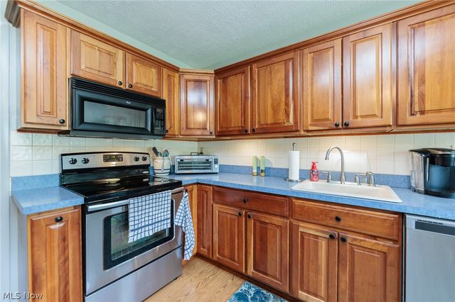 141 Sunset Drive, Berea, OH 44017
