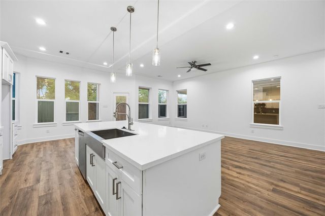 1106 Paul Quinn Street E, Houston, TX 77091