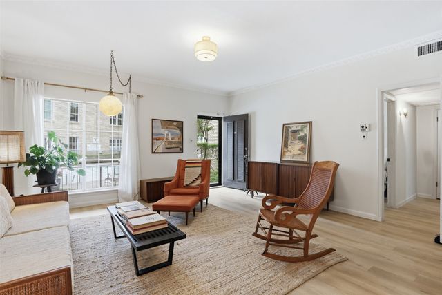 4312 Bellaire Drive S 111, Fort Worth, TX 76109
