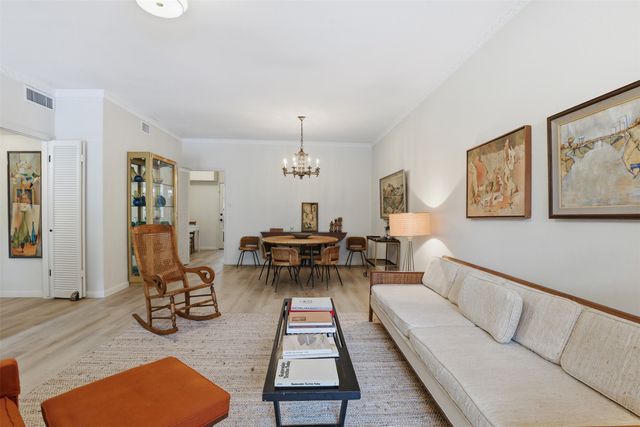 4312 Bellaire Drive S 111, Fort Worth, TX 76109