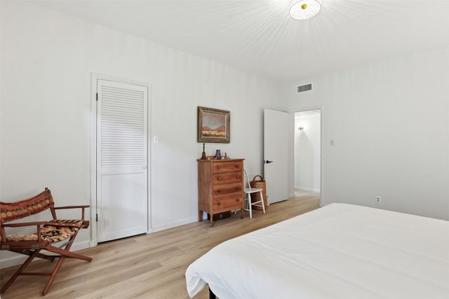 4312 Bellaire Drive S 111, Fort Worth, TX 76109
