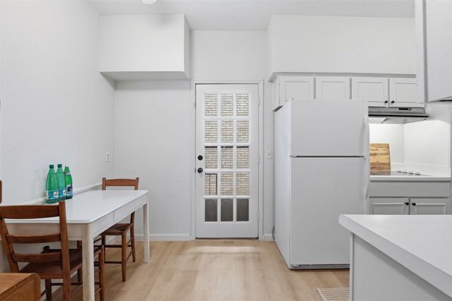 4312 Bellaire Drive S 111, Fort Worth, TX 76109