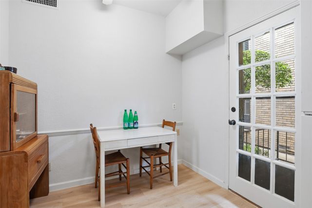 4312 Bellaire Drive S 111, Fort Worth, TX 76109