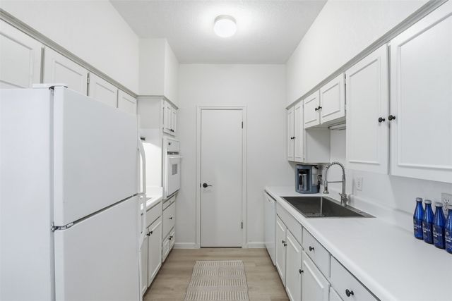 4312 Bellaire Drive S 111, Fort Worth, TX 76109