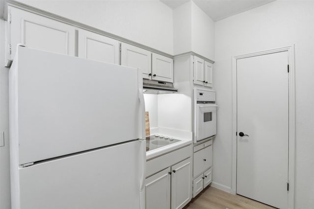 4312 Bellaire Drive S 111, Fort Worth, TX 76109
