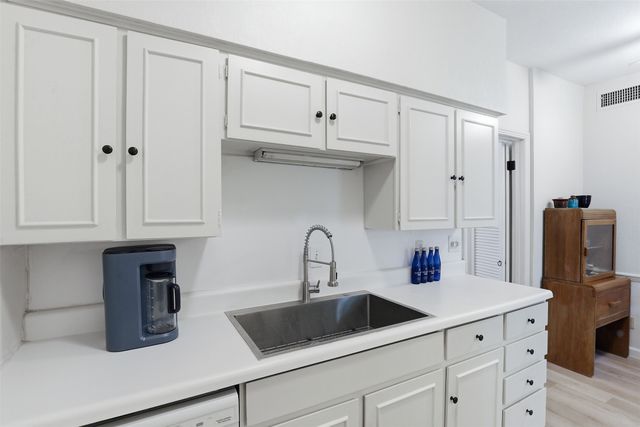 4312 Bellaire Drive S 111, Fort Worth, TX 76109