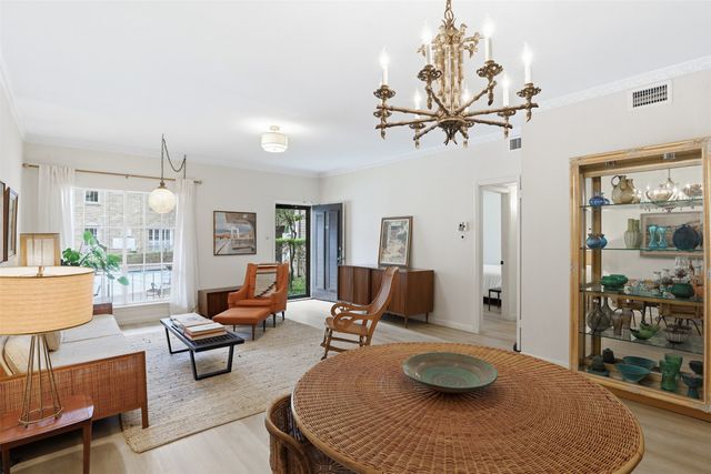 4312 Bellaire Drive S 111, Fort Worth, TX 76109