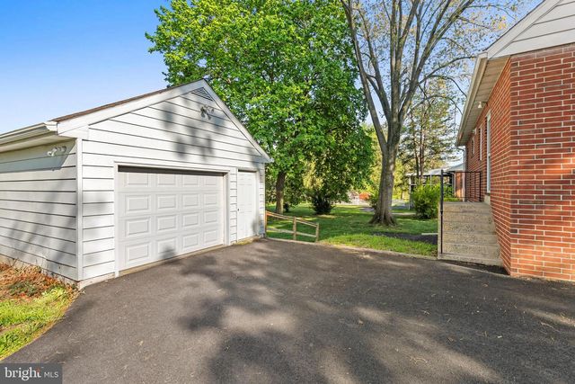 434 SPRING DR, Millersville, PA 17551