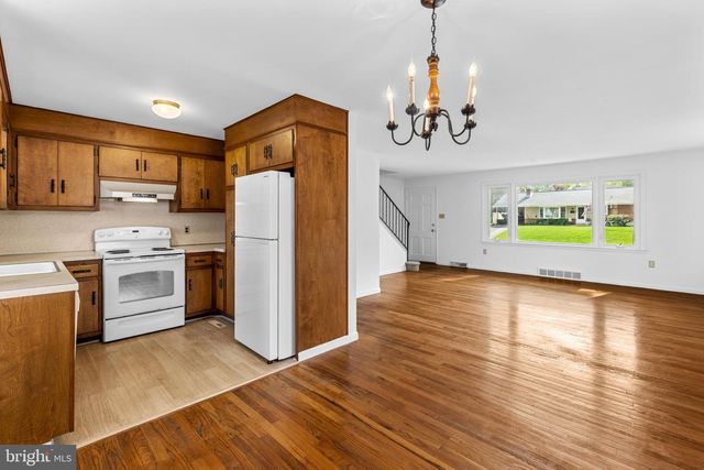 434 SPRING DR, Millersville, PA 17551
