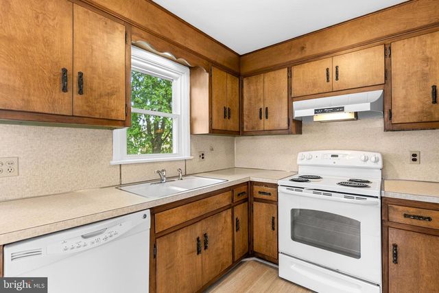 434 SPRING DR, Millersville, PA 17551