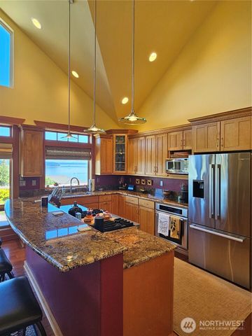 8102 E Perelli Lane, Port Orchard, WA 98366
