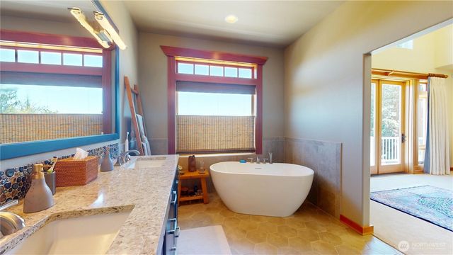 8102 E Perelli Lane, Port Orchard, WA 98366