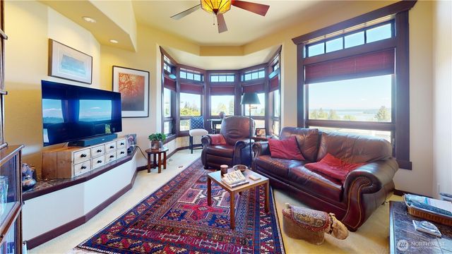 8102 E Perelli Lane, Port Orchard, WA 98366