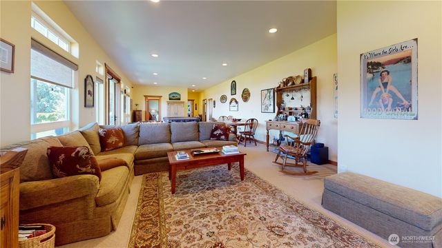 8102 E Perelli Lane, Port Orchard, WA 98366